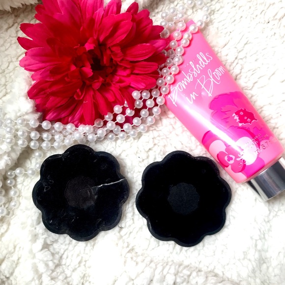 Black Reusable Fabric Silicone Nipple Covers - Picture 3 of 5